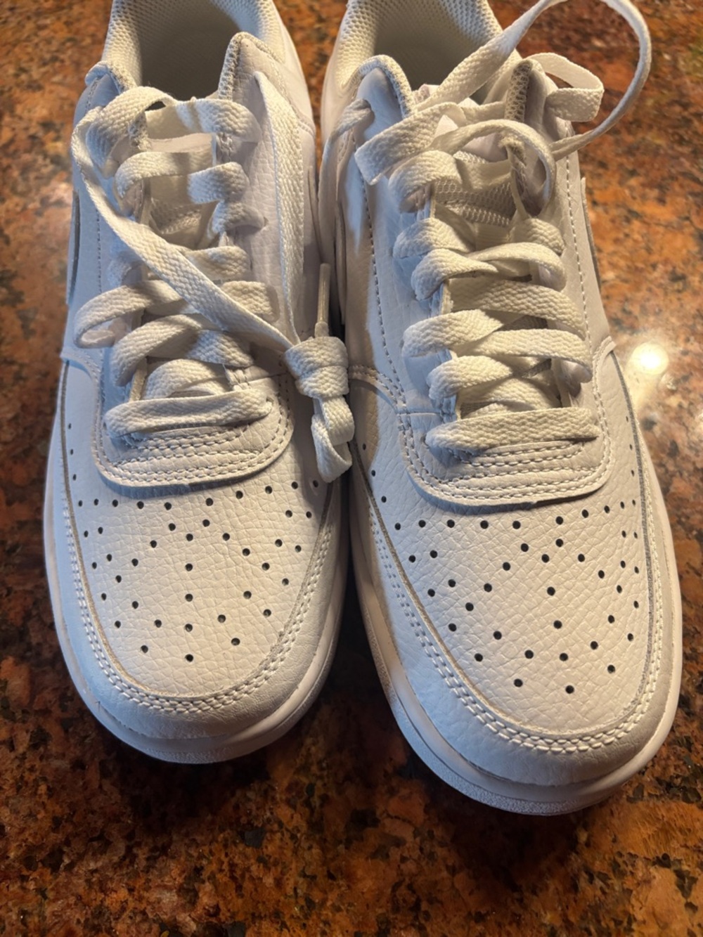 Nike White Women’s Sneakers - Picture 2 of 3